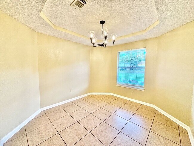 Building Photo - 1437 Little Creek Dr
