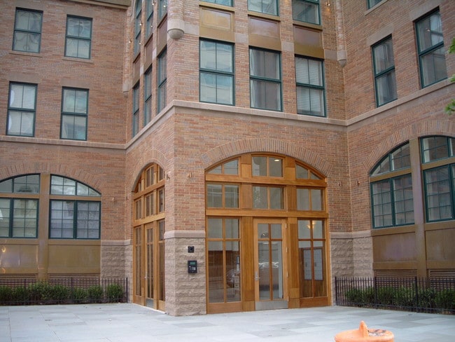 Building Photo - 61 Grand St