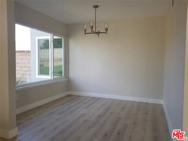 Foto del edificio - 18601 W Lassen St