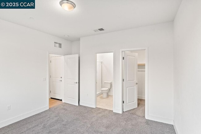 Building Photo - 725 Delve Ct