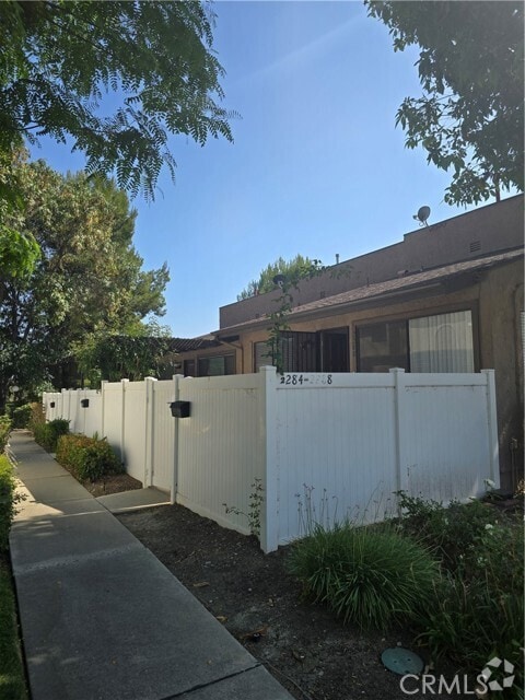 Building Photo - 2288 Loma Alta Dr