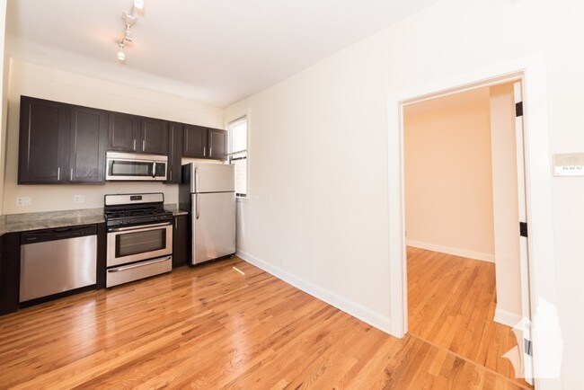 Foto del edificio - 2954 N Racine Ave