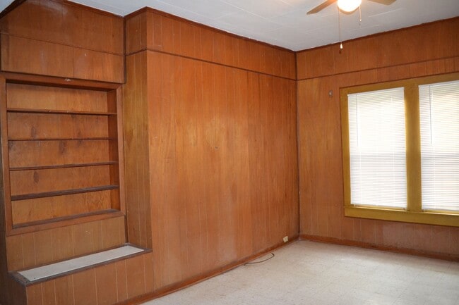 Building Photo - 1315 Jane St