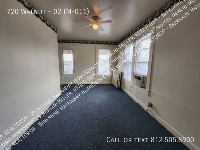 Building Photo - 1 Bedroom Upper Unit Downtown - Cat Friend...