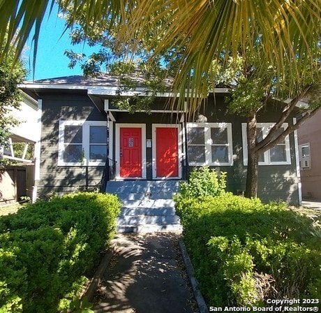 Primary Photo - 821 W Woodlawn Ave