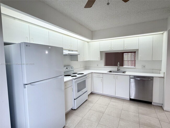 Building Photo - 12650 SW 15th St