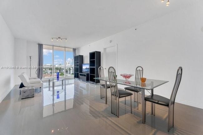 Foto del edificio - 9595 Collins Ave