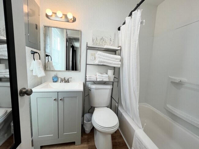 Building Photo - Rocky Court