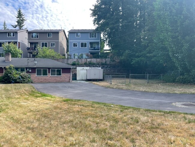 Building Photo - 3533 NE 17th Pl