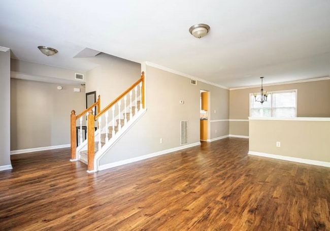 Building Photo - 10420 Meadow Crest Ln