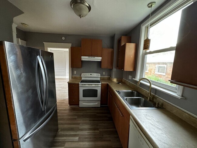 Foto del edificio - Charming 3 Bed, 1 Bath House for Rent in C...