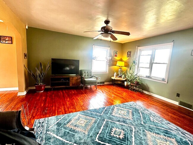 Foto del edificio - 1526 Edwards St