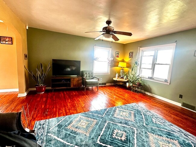 Photo - 1526 Edwards St House