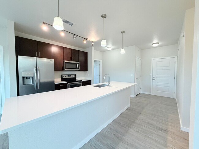 Foto del edificio - Like-New 3-Bed Condo with Resort-Style Amenities Steps from Cherry Creek Trail