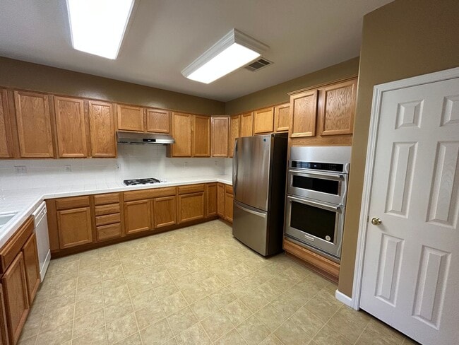 Building Photo - Beautiful 3 Bedroom/2 Bathroom + Office in...