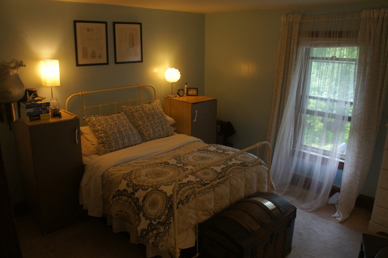 BEDROOM - 94 N Willard St