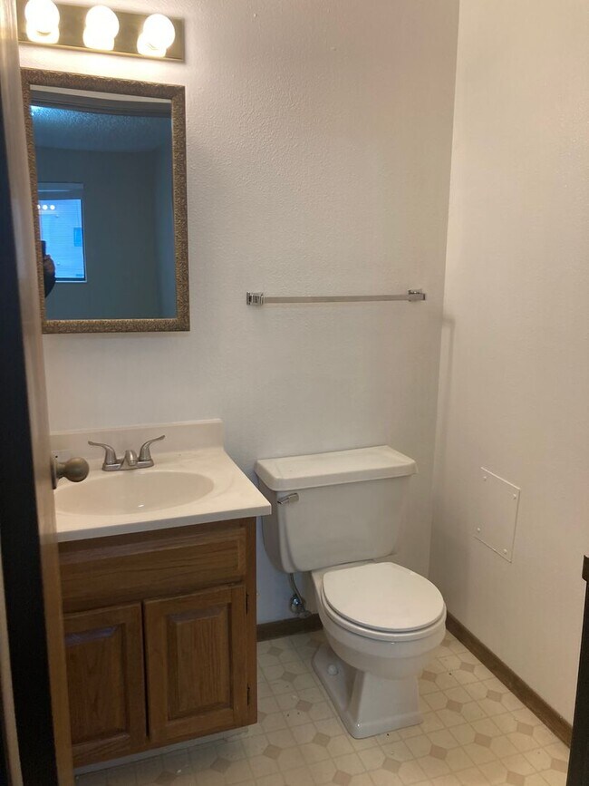 Foto del edificio - 1727 N Grandview Ln