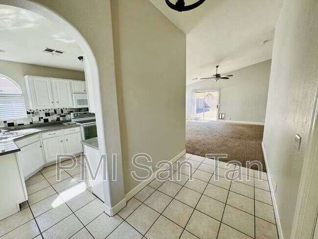 Building Photo - 2530 E Jasper Dr