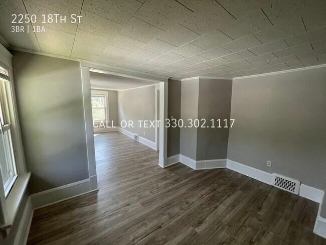 Building Photo - Two bedroom one bathroom upstairs apartmen...