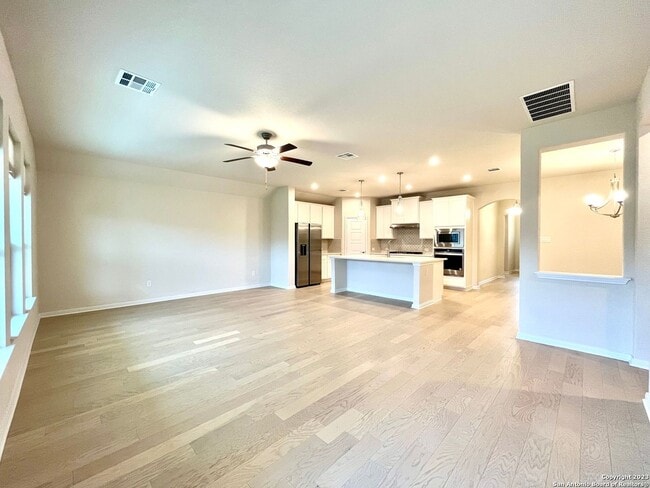 Building Photo - Hill Country Retreat