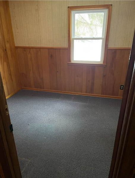 Room 3 - 1490 Sterling St S