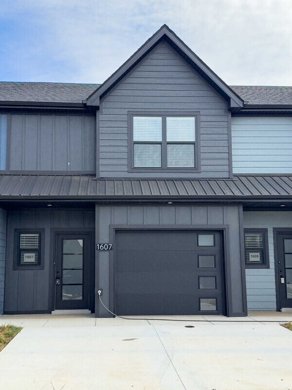 Primary Photo - 1607 Jonathan Wade Cir
