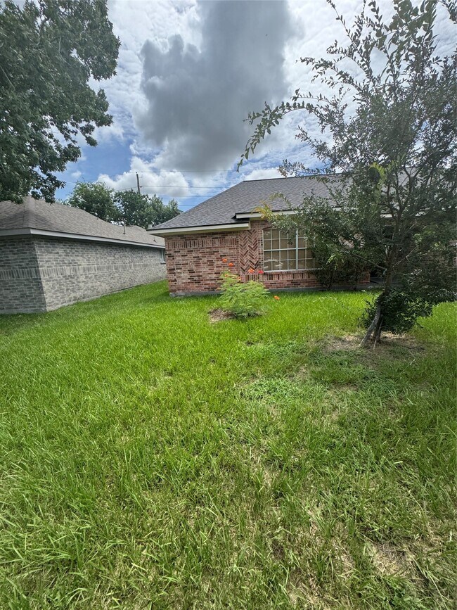 Foto del edificio - 11922 Sulphur Springs Dr