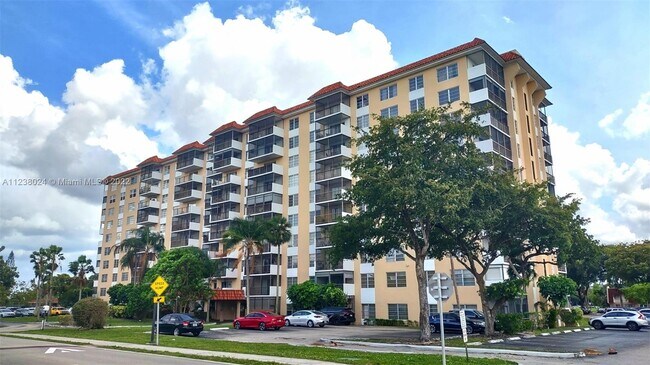 Building Photo - 4174 Inverrary Dr