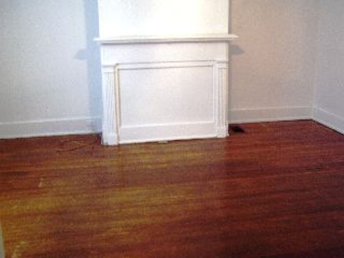 Foto del edificio - 2 Story House Under $800
