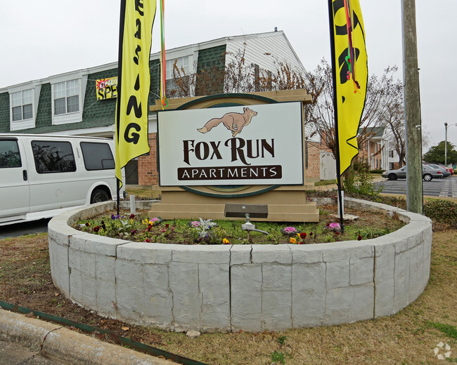 Entrada - Fox Run Apartments