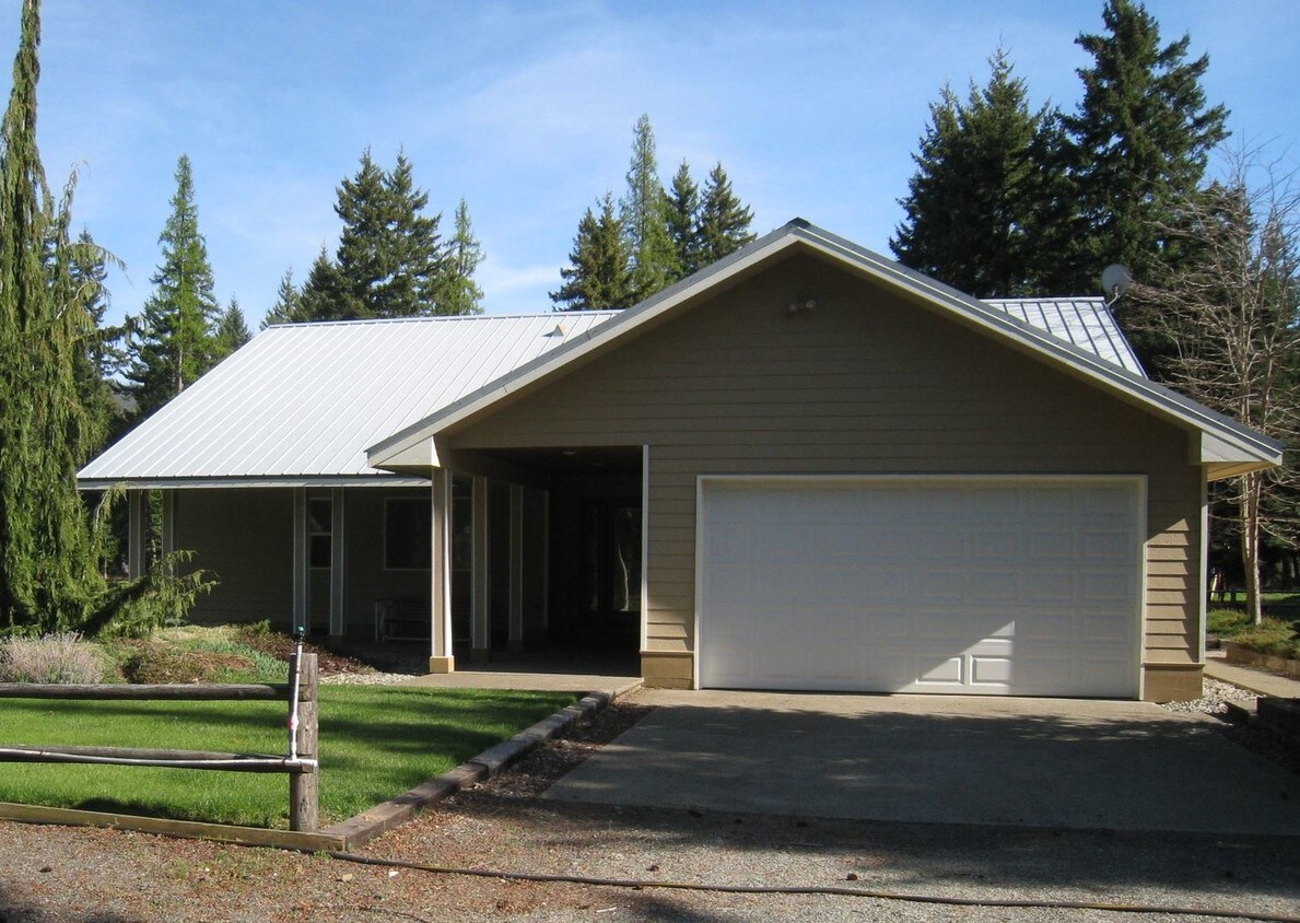 Primary Photo - 800 Chelan Ln