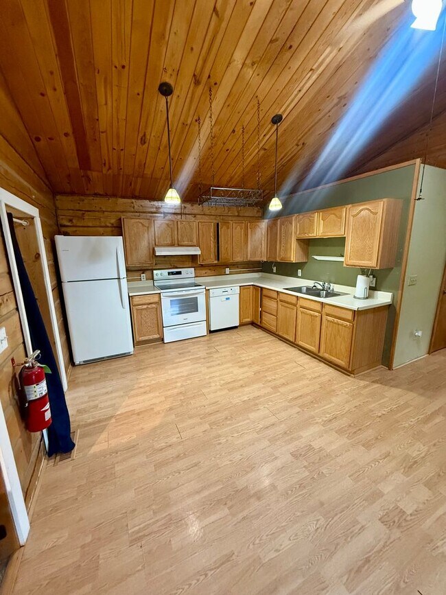 Foto del edificio - 2bd, 1 bath House w/ Bonus Room for Rent!
