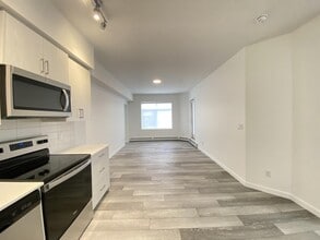 Building Photo - 3727-3727 Sage Hill Dr NW