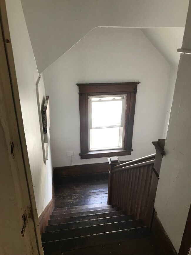 Building Photo - 104 Gayley St