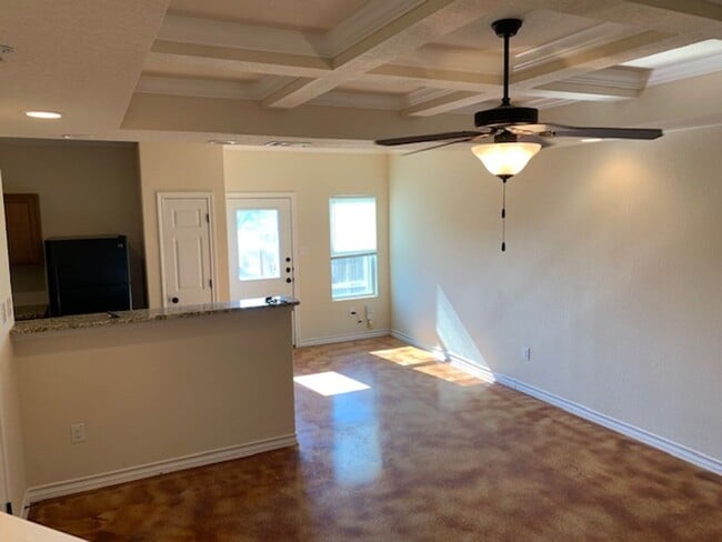 Building Photo - Town home for rent