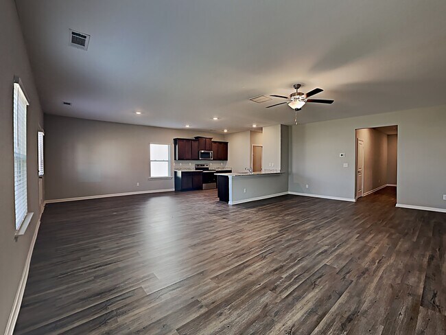 Building Photo - 616 Gleaner Way