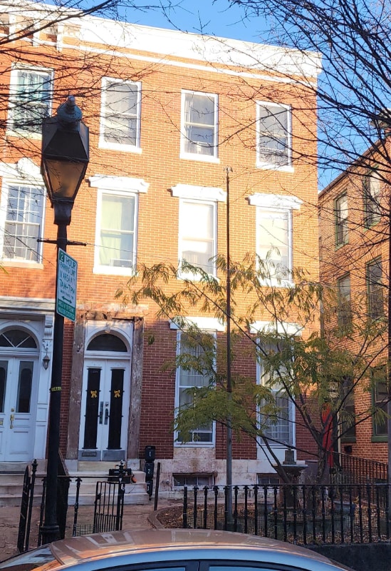 Building Photo - 818 Hollins St