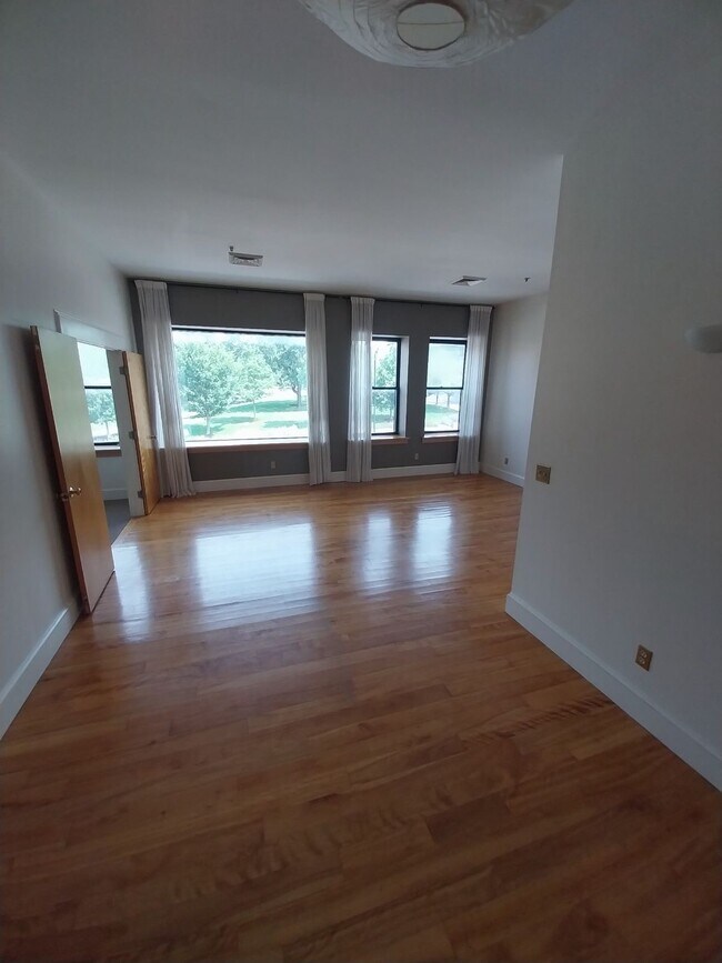 refectorio - 135 Main St