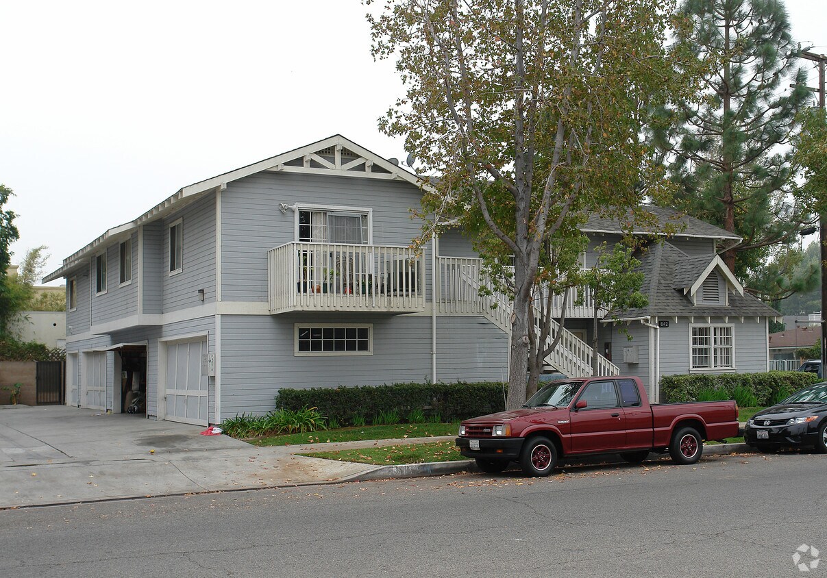 Building Photo - 642 W Maple Ave