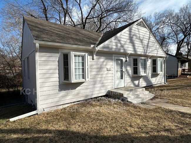 Building Photo - 6641 Flora Ave