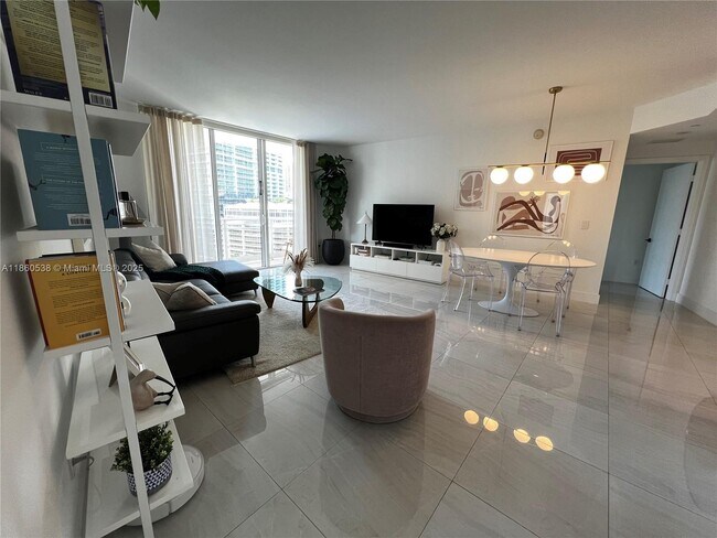 Foto del edificio - 901 Brickell Key Blvd