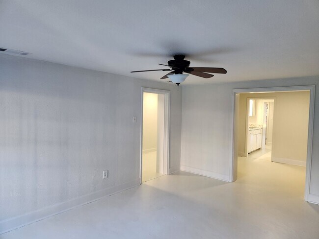 Foto del edificio - 229 E Gordon St