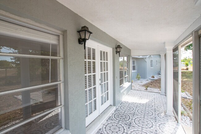 Foto del edificio - 3329 29th St N