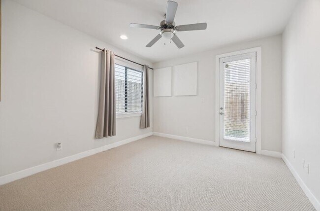 Foto del edificio - 5729 Larkin St