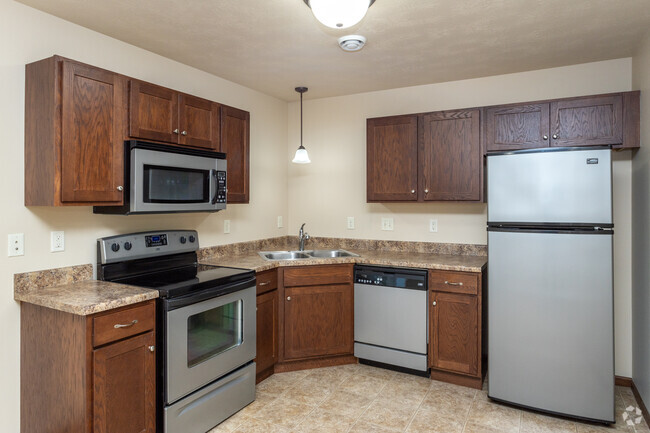 2BR, 2BA - 1,137SF - Kitchen - Boulder Pointe Townhomes