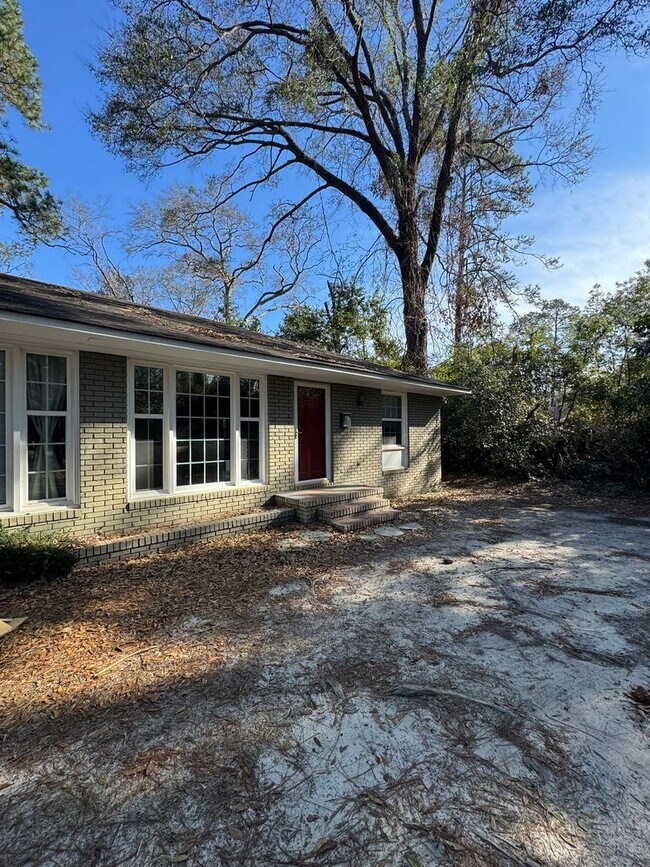 Building Photo - 315 Brannen St