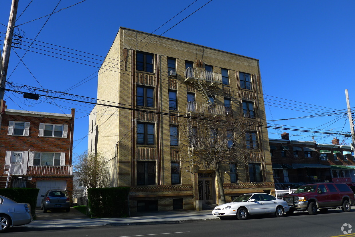 Primary Photo - 910 E 222nd St