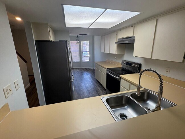 Building Photo - 1838 Foxhall Cir