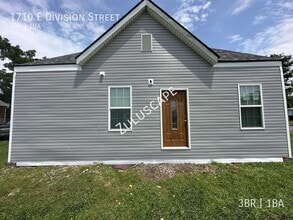 Building Photo - 1710 E Division St