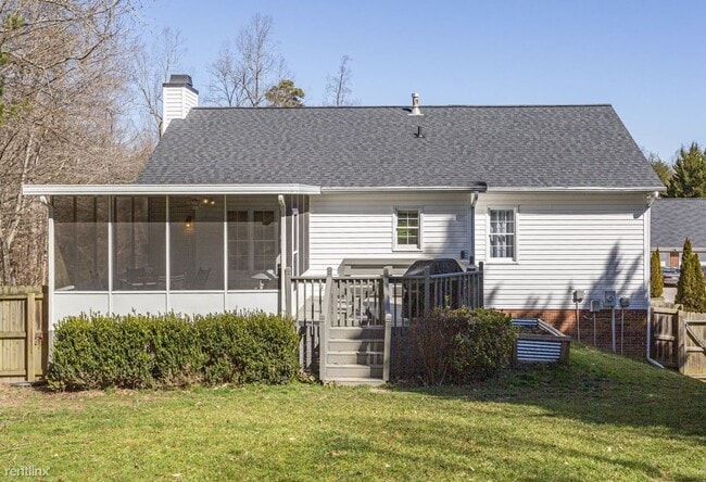 Building Photo - 3 br, 2.5 bath House - 5603 Pinetuck Rd